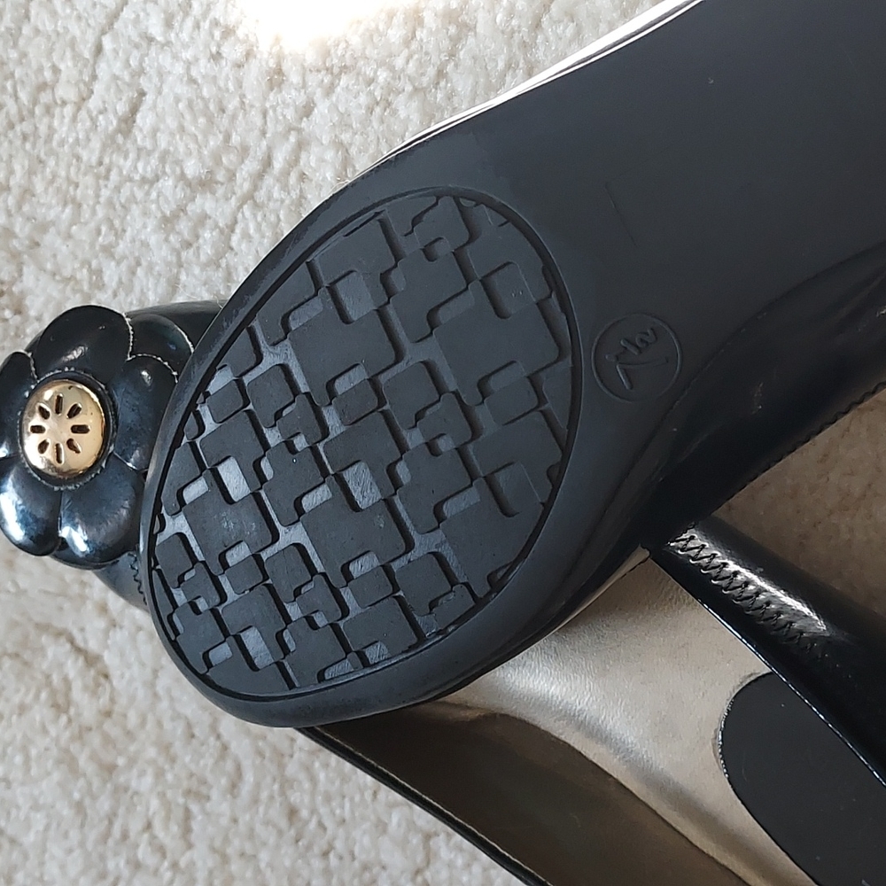 Anne Klein black Patent leather ballet flats silver button flower - Picture 5 of 7